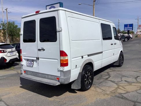 Used 2003 Dodge Sprinter 2500 RWD image 12