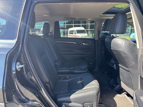 Used 2016 Toyota Highlander Limited image 14