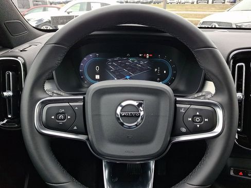 Used 2024 Volvo XC40 B5 Core image 21