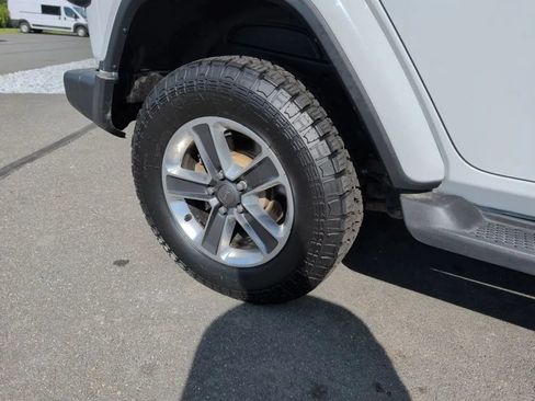 Used 2018 Jeep Wrangler Unlimited Sahara AWD/4WD image 15