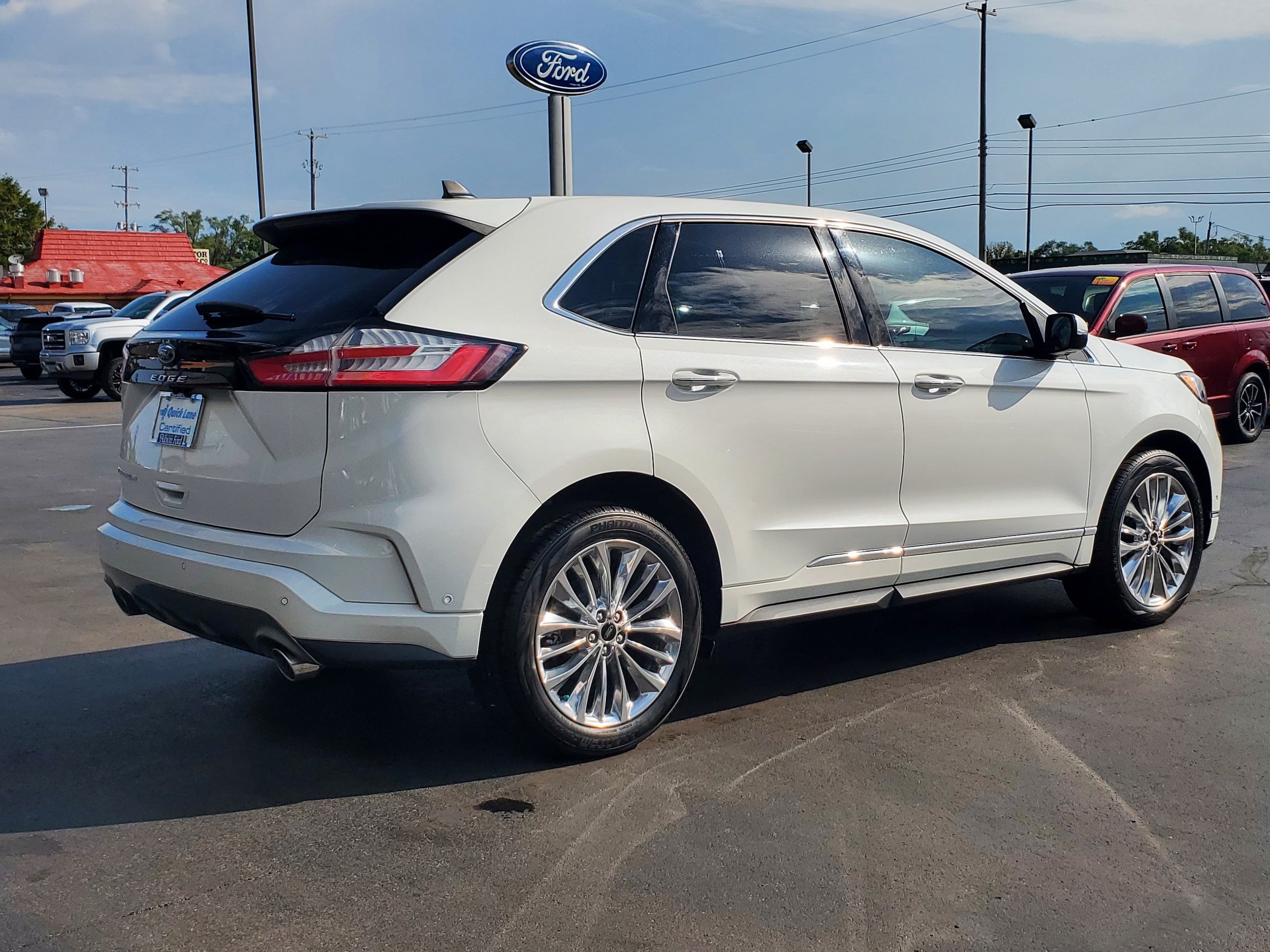 Used 2021 Ford Edge Titanium w/ Equipment Group 301A FWD image 4