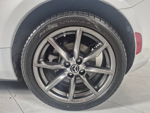 Used 2018 MAZDA MX-5 Miata Grand Touring RWD image 11