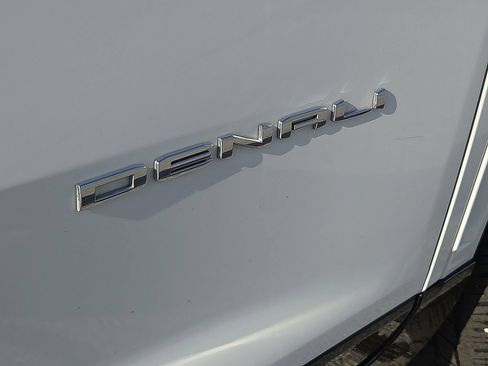 Used 2024 GMC Acadia Denali w/ Super Cruise Package AWD/4WD image 16