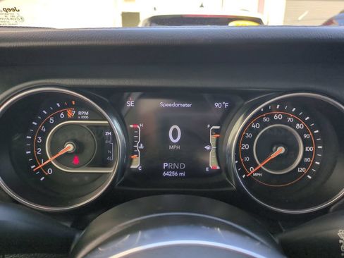 Used 2021 Jeep Wrangler Unlimited Sahara w/ Cold Weather Group AWD/4WD image 33