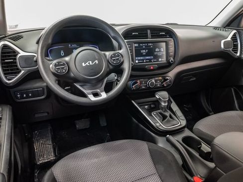 Used 2025 Kia Soul LX w/ LX Technology Package FWD image 7
