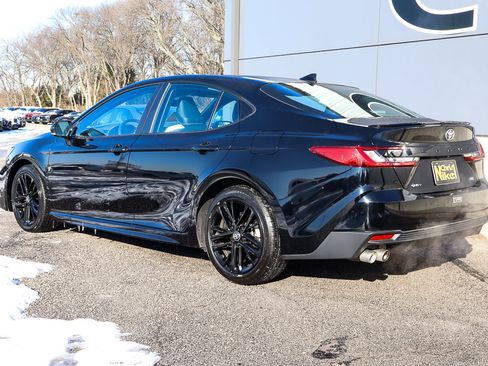 Used 2025 Toyota Camry SE image 6