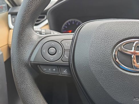 Used 2021 Toyota RAV4 XLE FWD image 16