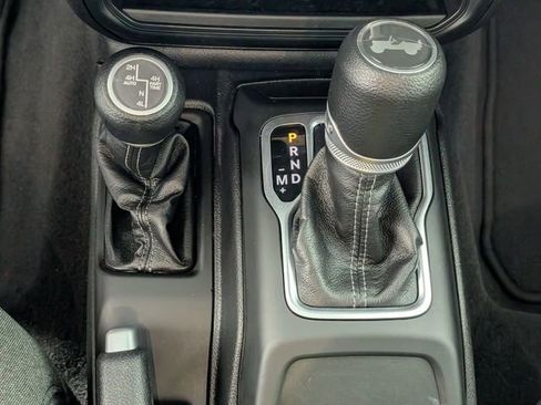 Used 2025 Jeep Wrangler Unlimited Sahara w/ Safety Group AWD/4WD image 21