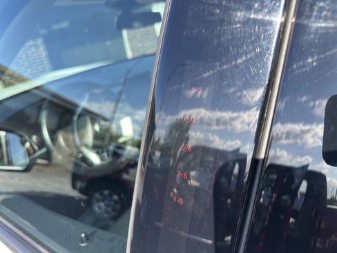 Used 2022 Ford Explorer XLT w/ Equipment Group 202A image 12