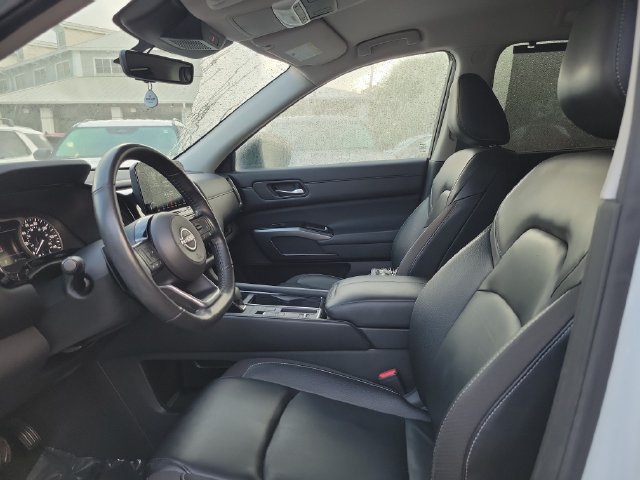Used 2024 Nissan Pathfinder SL FWD image 11