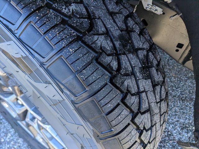 Used 2025 Ford Expedition Active RWD image 34