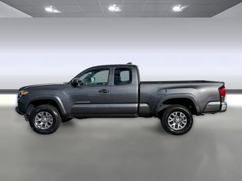 Used 2018 Toyota Tacoma SR5 image 2