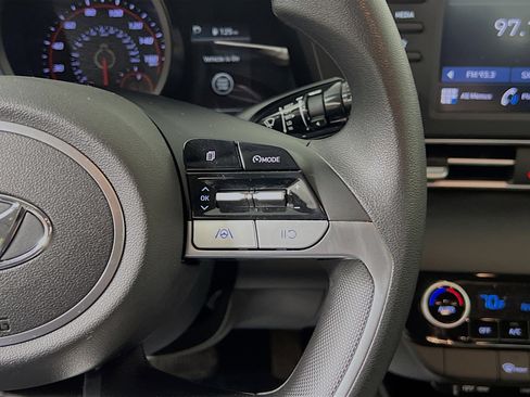 Used 2022 Hyundai Elantra SEL image 20