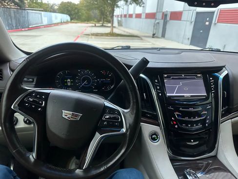 Used 2016 Cadillac Escalade Luxury image 41