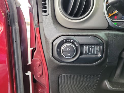 Used 2021 Jeep Gladiator Willys image 20