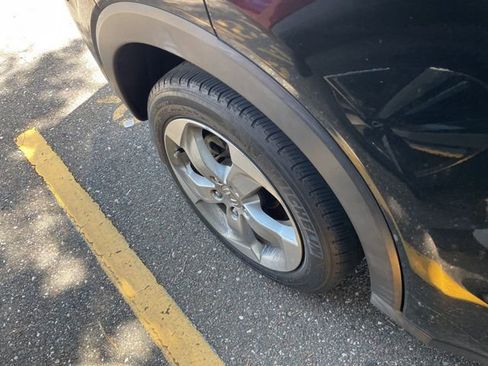 Used 2019 Honda HR-V LX image 6