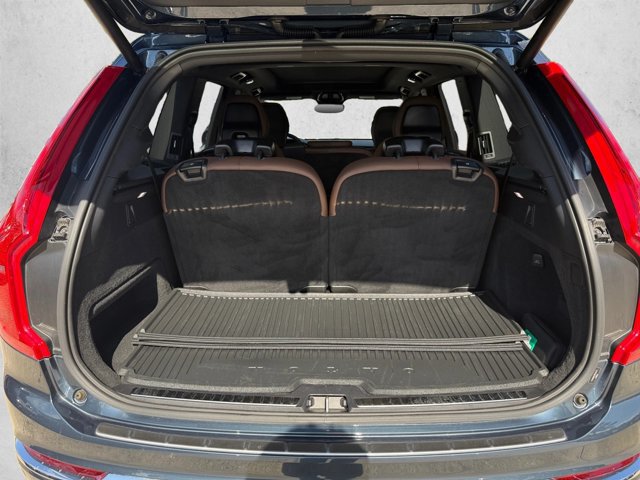 Used 2024 Volvo XC90 T8 Plus w/ Protection Package Premier AWD/4WD image 6