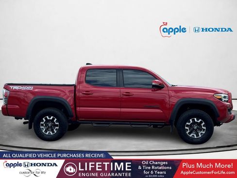 Used 2023 Toyota Tacoma TRD Off-Road w/ Technology Package AWD/4WD image 3