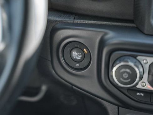 Used 2022 Jeep Gladiator Overland image 37