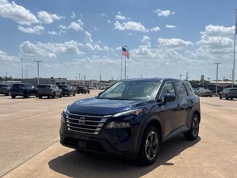 Used 2025 Nissan Rogue SV FWD image 8