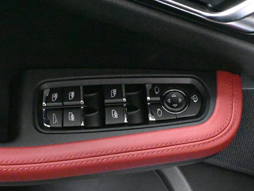 Used 2026 Porsche Macan GTS AWD/4WD image 32