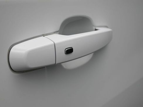 Used 2022 Chevrolet Traverse LS image 38