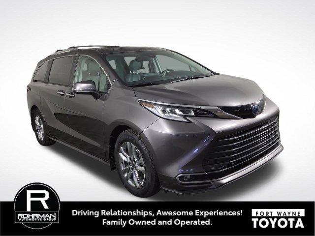 Used 2024 Toyota Sienna Limited AWD/4WD image 4