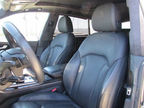 Used 2019 Audi Q8 Prestige AWD/4WD image 12