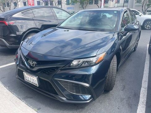 Used 2021 Toyota Camry SE w/ Convenience Package FWD image 2
