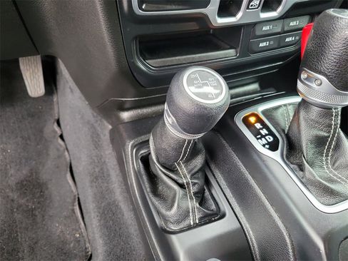 Used 2018 Jeep Wrangler Unlimited Sahara image 24