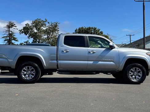 Used 2017 Toyota Tacoma SR5 w/ Tow Package image 3