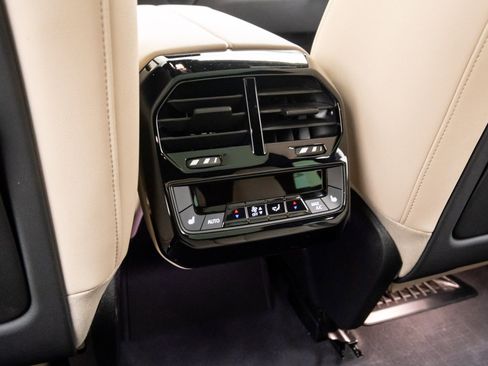 Used 2024 BMW iX xDrive50 w/ Premium Package image 18