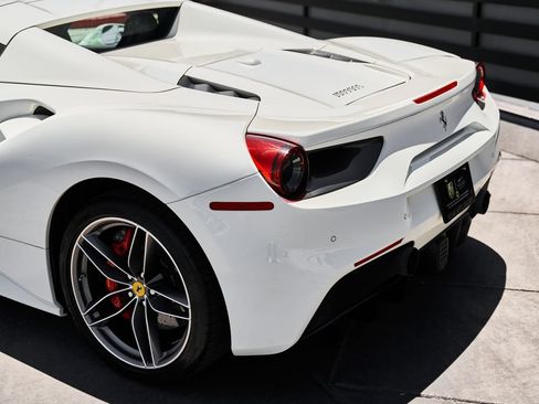Used 2019 Ferrari 488 Spider RWD image 10