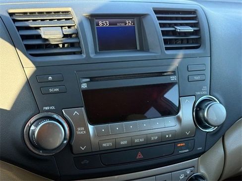 Used 2012 Toyota Highlander 4WD image 16