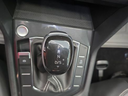 Used 2024 Volkswagen Tiguan SE image 29