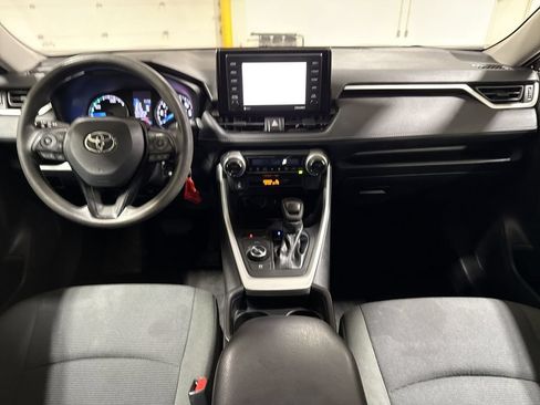 Used 2021 Toyota RAV4 LE AWD/4WD image 10