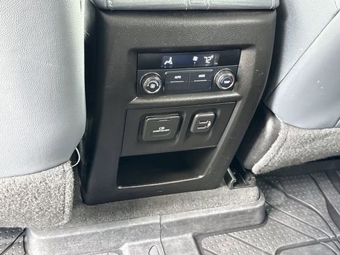 Used 2019 Chevrolet Traverse LT w/ LT Premium Package image 14