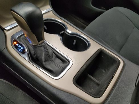 Used 2017 Jeep Grand Cherokee Laredo RWD image 26