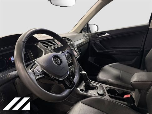 Used 2020 Volkswagen Tiguan SEL w/ Tiguan Two-Row MDO Package image 9
