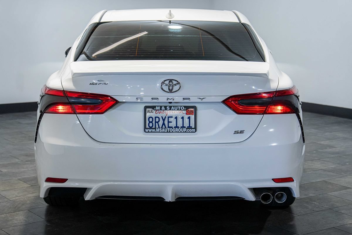 Used 2020 Toyota Camry SE FWD image 3