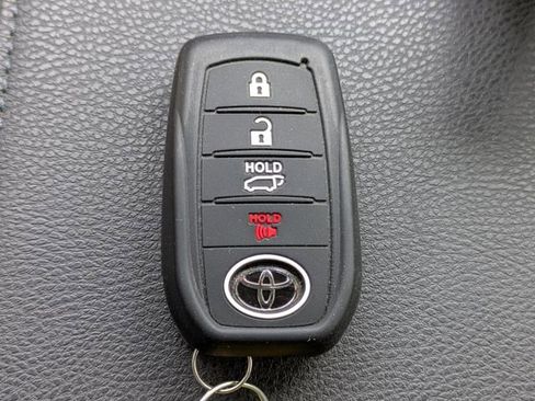 Used 2025 Toyota Camry XSE FWD image 35