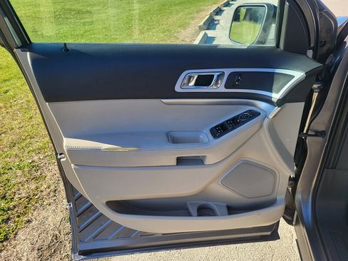 Used 2011 Ford Explorer XLT image 21