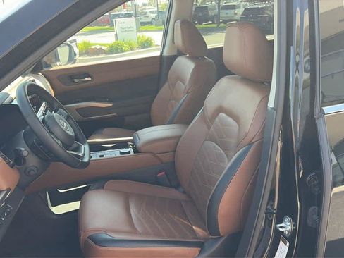 Used 2024 Nissan Pathfinder Platinum AWD/4WD image 14