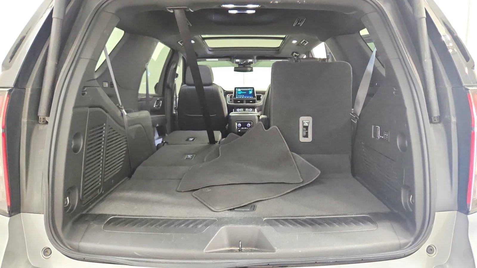 Used 2023 Chevrolet Tahoe LT w/ LT Signature Package AWD/4WD image 37