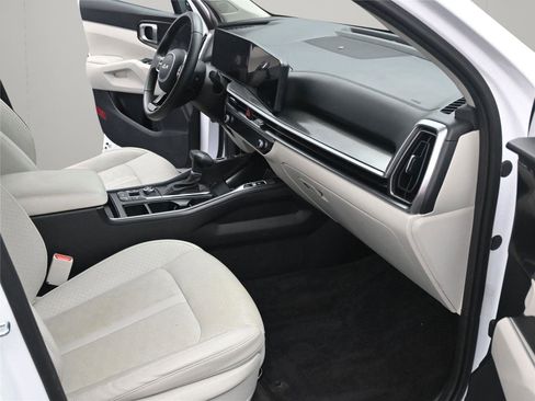 Used 2025 Kia Sorento S w/ Panoramic Sunroof Package FWD image 10