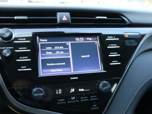 Used 2020 Toyota Camry SE image 19