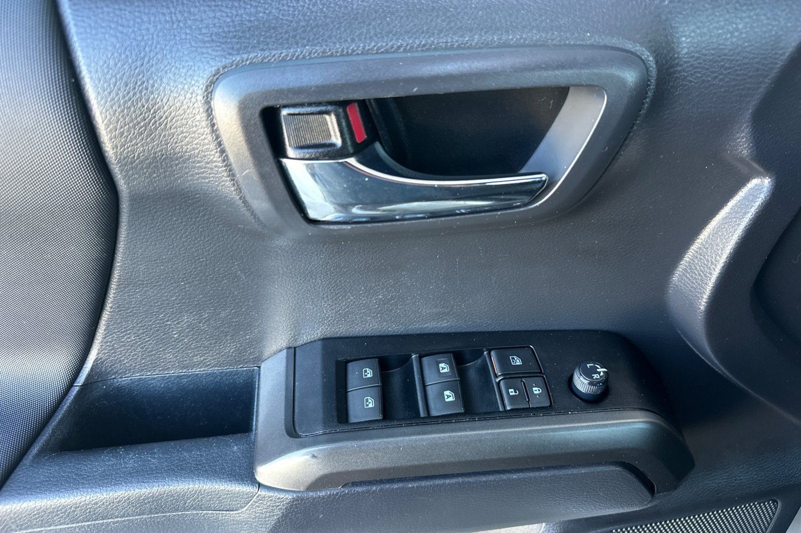 Certified 2023 Toyota Tacoma TRD Off-Road AWD/4WD image 10