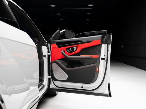 Used 2022 Lamborghini Urus image 61