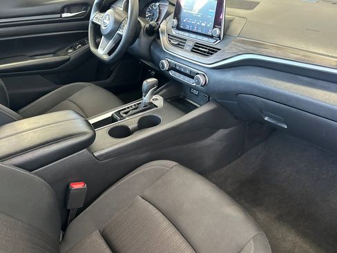 Used 2025 Nissan Altima 2.5 SV FWD image 15