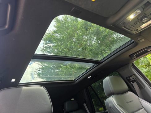 Used 2022 GMC Yukon Denali image 38